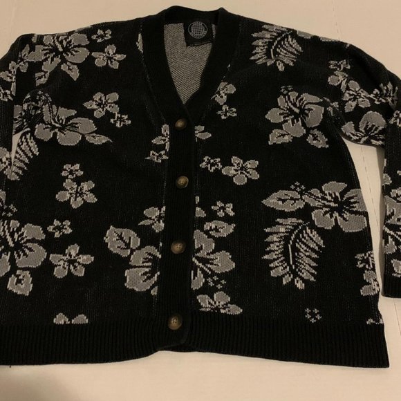 Urban Outfitters Gray Floral Print Black Cardigan Sweater Size S - Picture 1 of 5